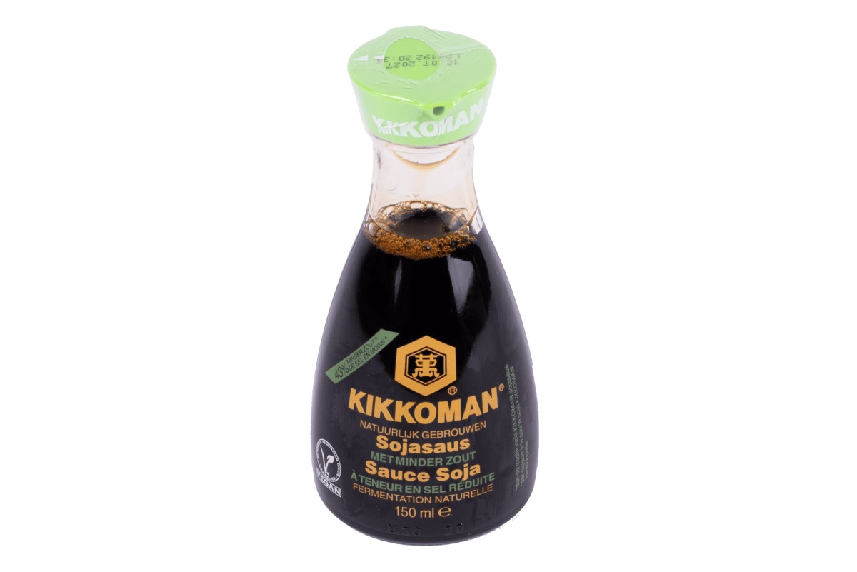 Kikkoman Sojasaus Less Salt dispenser bottle 150 ml, doos 6 x 150 ml
